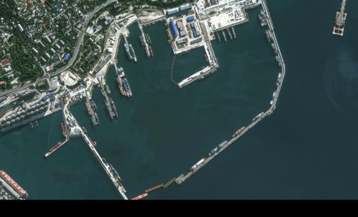 Украйна удари нефтен терминал и военноморска база в Новоросийск