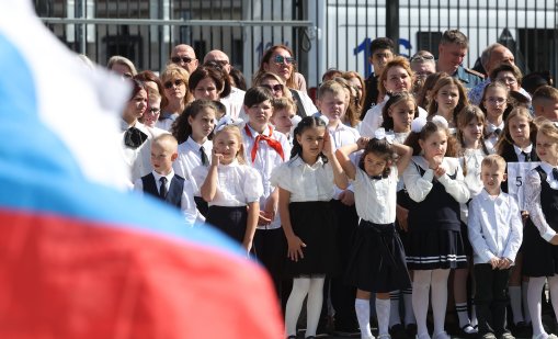 Русначетата ще учат от първи клас как "правилно да обичат родината си"