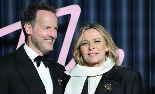 Ким Катрал мина под венчилото на 69 години СНИМКИ