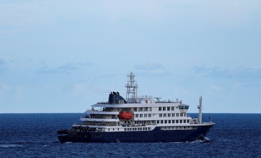 Круизният кораб, на който пламна хантавирус, вече не е под карантина