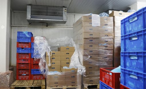 БАБХ запечата нерегистриран обект на борса "Слатина", съхранявали 9 тона месо 