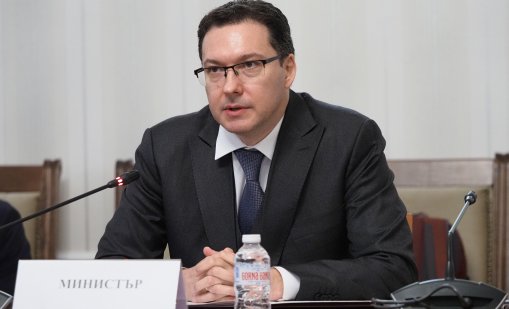 Митов даде по 400 лева на полицаи и служители в МВР за Коледа 