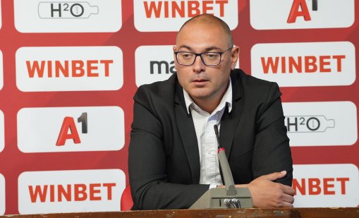 Нацелиха пресаташето на ЦСКА със стъклена бутилка по главата