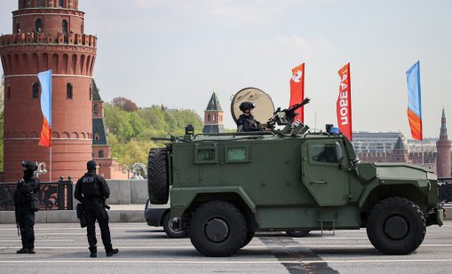 Парадът за Деня на победата в Русия без танкове - знак, че войната в Украйна не върви по план