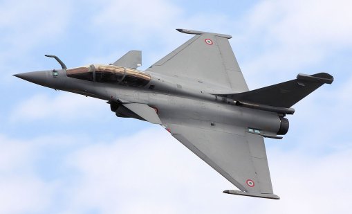 Франция тества ядрена ракета от изтребител Rafale