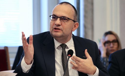 Дистанционна работа, пестене... ДБ с 11 мерки за пазара на горива