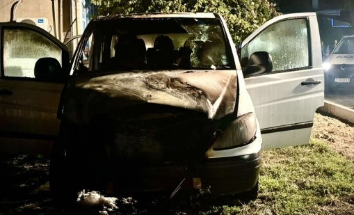  Запалиха два служебни автомобила на ДПС в Търговище 