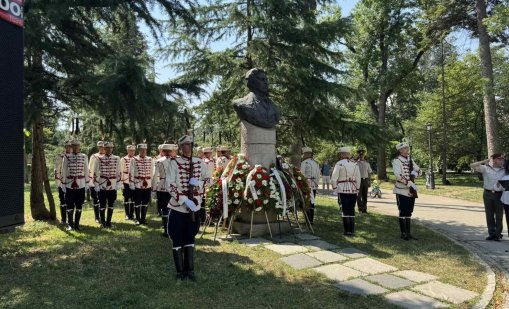 В кадър: България се поклони пред Апостола на свободата