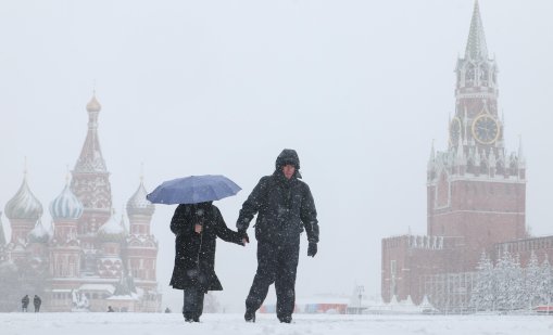 Априлска снежна буря връхлетя Москва СНИМКИ