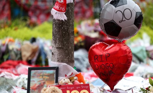 You’ll Never Walk Alone: Футболният свят изпрати подобаващо Диого Жота и брат му СНИМКИ
