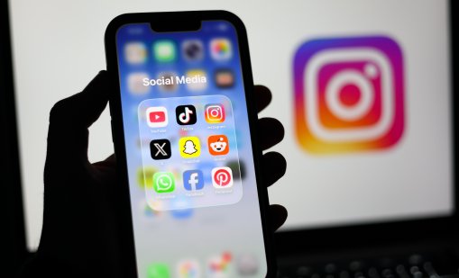 ЕС посяга на "най-милото" на децата - TikTok, Facebook и Instagram