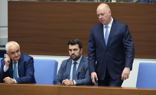 "Възраждане" започва разговори за нов вот на недоверие
