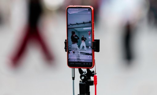 Използване на смартфон преди пубертета води до затлъстяване и депресия