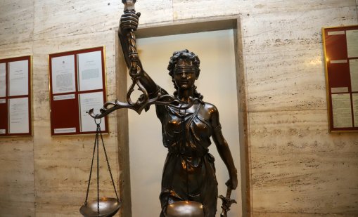 Британка роди след секс с близнаци, съдът не може да реши кой е бащата