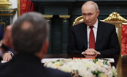 Путин и бомбата: Историята на руското ядрено изнудване