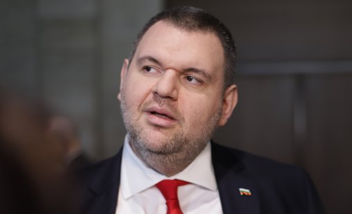 Делян Пеевски внесе в НС предложението за закриване на КПК