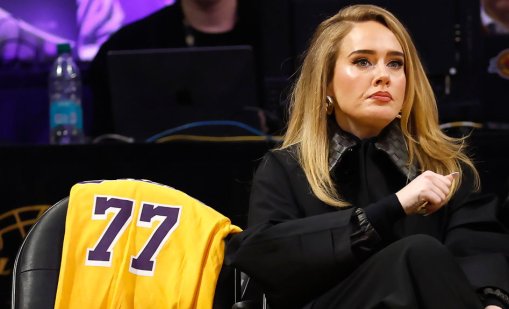 13-годишния син на Адел е одрал кожата ѝ