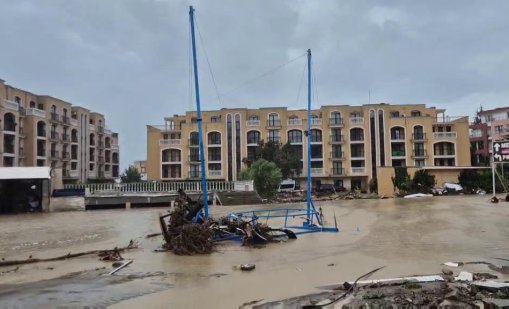 Над 100 души от евакуираните са получили медицинска помощ, храна и вода