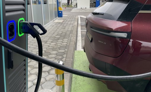 Бум на продажбите на електромобили в Европа заради цените на горивата