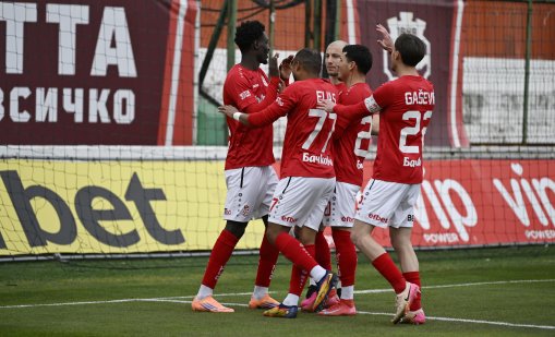 ЦСКА победи 3:0 Берое, съдията не видя дузпа срещу "червените&ldquo;