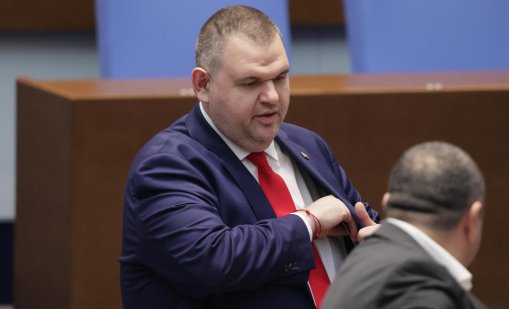 Пеевски настоява за  5% увеличение на заплатите в "Български пощи"