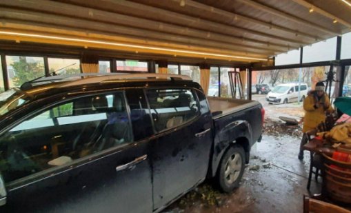 Джип се заби в пловдивски ресторант, пострадала е жена