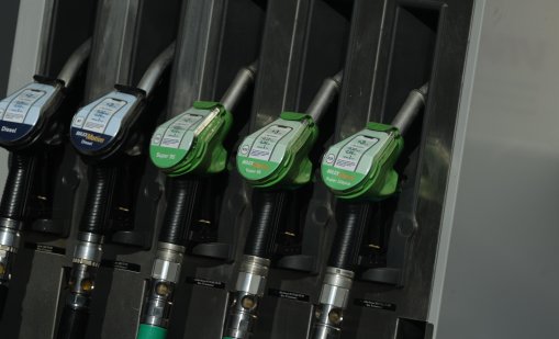 Сърбия спира износа на суров петрол, бензин и дизел