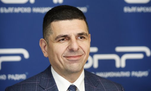 Мирчев: Не можем да решим проблема, като наказваме всеки, на когото е подарено шише ракия