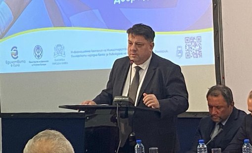 Вицепремиерът Зафиров за еврото: Не е риск, а избор на стабилност