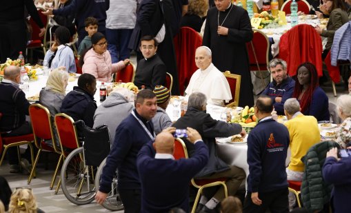 Папата зове световните лидери да подадат ръка на бедните