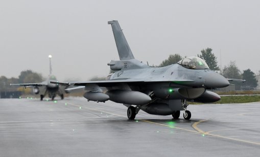Още два български самолета F-16 Block 70 кацнаха в България