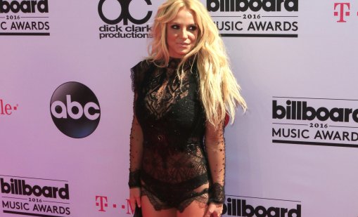 Бритни Спиърс доброволно влезе в рехабилитационен център