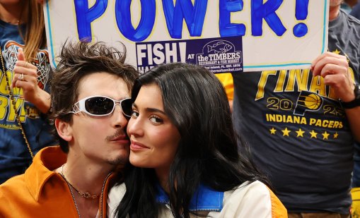 Кайли Дженър и Тимъти Шаламе се държат като женена двойка