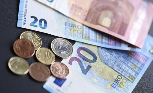 По 3 евро такса от днес за продукт в пратки от държави извън ЕС