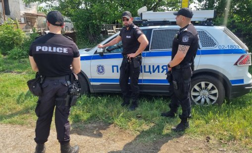 Полиция и доброволци издирват второ денонощие 75-годишен мъж