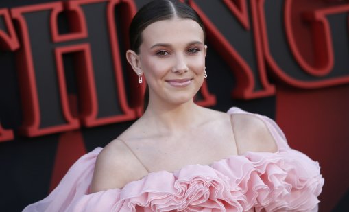 Мили Боби Браун на събитие по прозрачна рокля