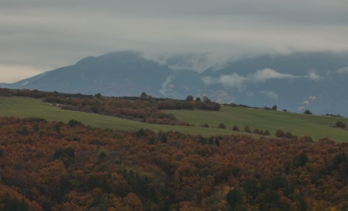 Мъгли в низините днес, на запад слънцето ще се показва