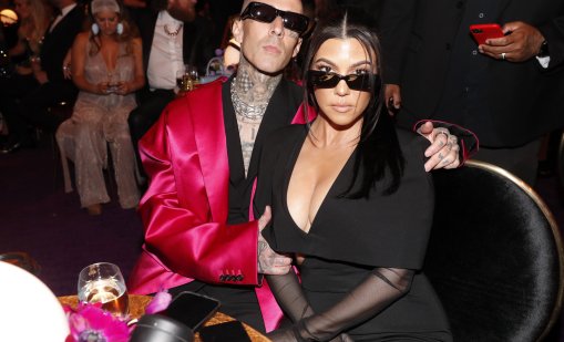 Травис Баркър навърши 50 г., Кортни го трогна