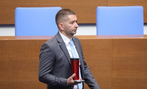 Слави Василев: Петрова е първият външен министър, който се бори толкова мъжки