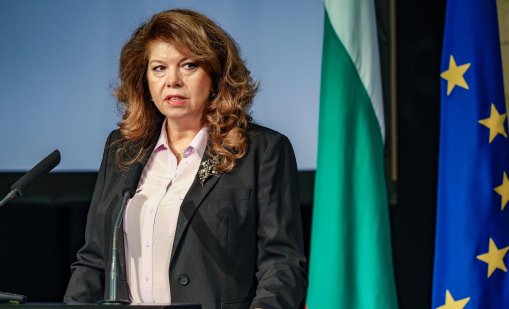 Илияна Йотова: Думите формират нашия свят и нашия мироглед