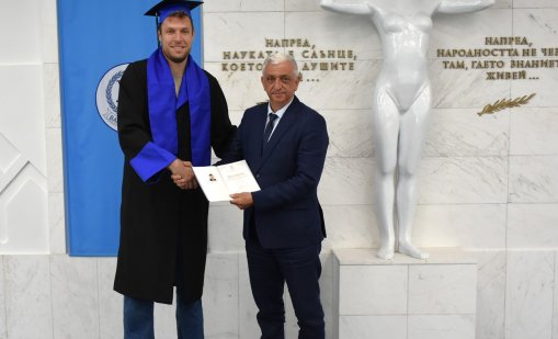 Везенков получи дипломата си за магистър в НСА