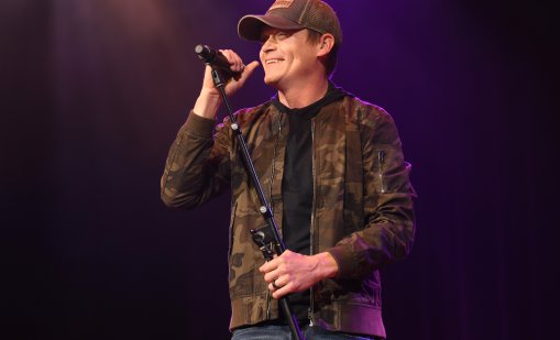 Вокалистът на 3 Doors Down разкри, че е с рак в четвърти стадий
