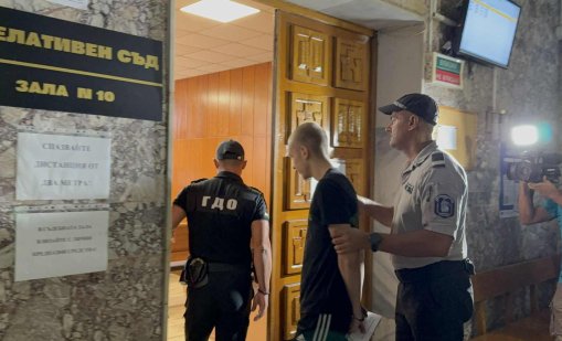 По-лека мярка за трима от младежите, пребили шефа на русенската полиция