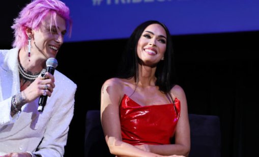 Меган Фокс се появи в „кървава“ рокля за първо събитие след четвъртото раждане