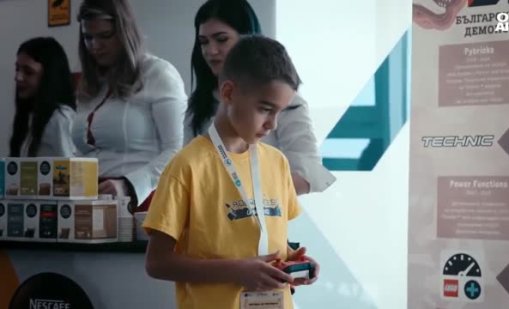 Ученици и роботи мерят сили в Бургас