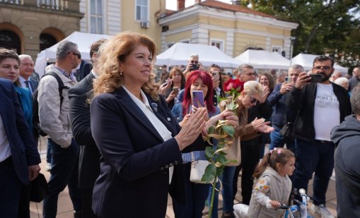 В кадър: Йотова и Вълчев откриха кампанията си от Златната църква във Велики Преслав