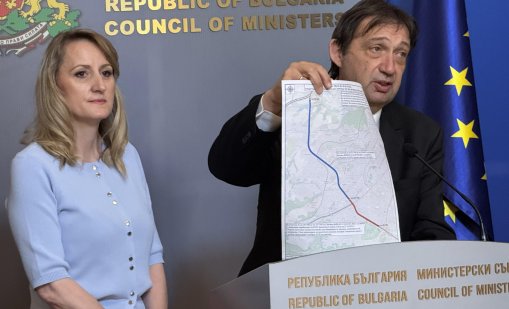 Министър Шишков призова: Кметът Коцев е длъжен да разруши незаконния град 