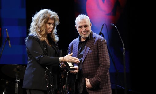 Йотова при връчването на наградите &bdquo;Икар&ldquo;: Театърът не е само минало