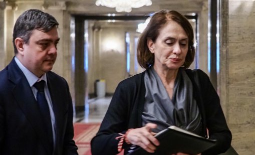 Надежда Нейнски: България осъжда атаката с дронове срещу цивилни обекти в Азербайджан