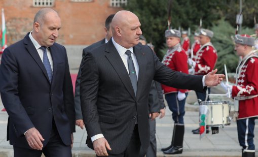 Радев посрещна президента на Ливан Жозеф Аун пак с "Шкода"-та СНИМКИ